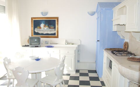 Marina Di Castagneto: Proprietà, Camera, Mobilia, Pavimento, Costruzione, Interior Design, Casa, Immobiliare, Tavolo, Cucina