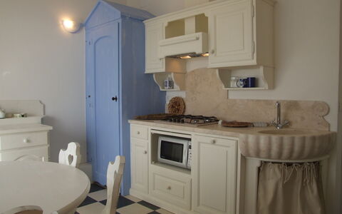 Marina Di Castagneto: Camera, Proprietà, Mobilia, Lavello, Bagno, Interior Design, Pavimento, Cabinetry, Casa, Mobiletto Del Bagno