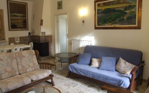Villa Pineta: Camera, Mobilia, Soggiorno, Proprietà, Pavimento, Interior Design, Costruzione, Parete, Divano, Casa