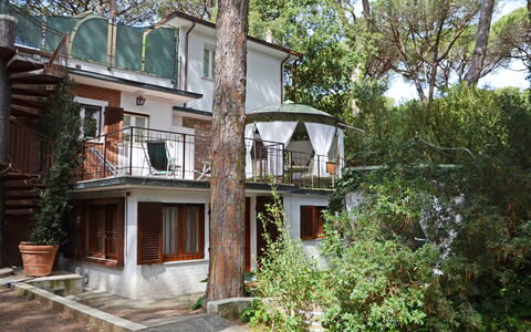 Villa Pineta: Casa, Villetta, Portico, Balcone, Estate, Shade, Cortile, Backyard, Struttura Esterna, Hacienda