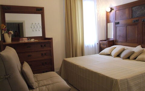Villa La Quercia: Camera Da Letto, Mobilia, Camera, Proprietà, Letto, Interior Design, Lenzuolo, Telaio Del Letto, Suite, Parete