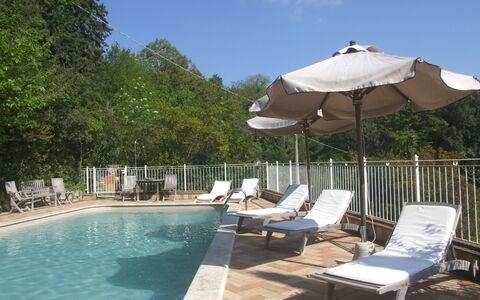 Villa Il Castagno: Acqua, Cielo, Pianta, Mobilia, Piscina, Ombrello, Mobili Da Esterno, Shade, Albero, Costruzione