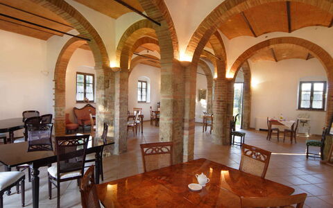 Tenuta Il Tresto: Costruzione, Proprietà, Camera, Interior Design, Estate, Architettura, Soffitto, Arco, Mobilia, Casa
