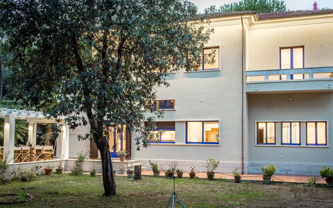 Marina Dei Ronchi Prestige: Proprietà, Casa, Costruzione, Albero, Casa, Zona Residenziale, Architettura, Immobiliare, Appartamento, Camera