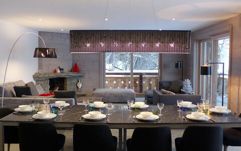 Le Refuge 1: Camera, Interior Design, Mobilia, Proprietà, Costruzione, Tavolo, Sala Da Pranzo, Illuminazione, Soffitto, Ristorante