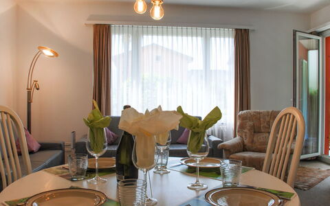 Altorfer: Tavolo, Tavola, Proprietà, Mobilia, Sedia, Tessile, Bicchieri, Interior Design, Illuminazione, Stemware