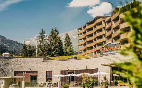 Laax 700: Nube, Pianta, Cielo, Proprietà, Costruzione, Vaso Di Fiori, Urban Design, Biome, Albero, Quartiere