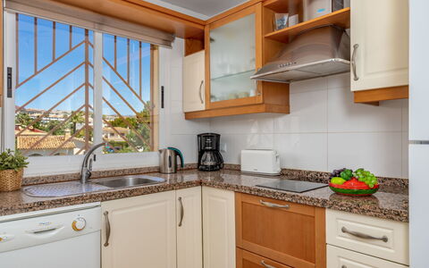 Calahonda Royale: Cabinetry, Costruzione, Controsoffitto, Proprietà, Lavandino Della Cucina, Pianta, Elettrodomestico Da Cucina, Cucina Stufa, Lavello, Cucina