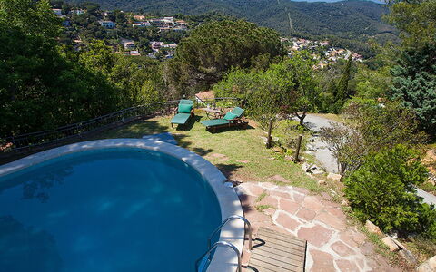 Ginesteres: Acqua, Pianta, Cielo, Azzurro, Piscina, Paesaggio Naturale, Albero, Paesaggio, Resort Citta ', Tempo Libero