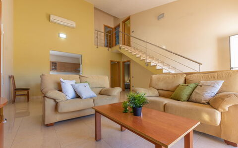 Alex: Neve, Cielo, Montagna, Finestra, Nube, Costruzione, Casa, Pendenza, Albero, Villetta