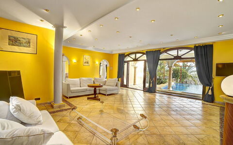 St Anthony: Proprietà, Camera, Interior Design, Giallo, Atrio, Pavimento, Costruzione, Soffitto, Soggiorno, Immobiliare