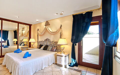 St Anthony: Camera, Camera Da Letto, Proprietà, Mobilia, Letto, Interior Design, Blu, Costruzione, Casa, Immobiliare
