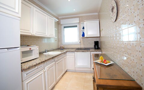 La Grippiere: Cabinetry, Mobilia, Lavandino Della Cucina, Controsoffitto, Proprietà, Lavello, Rubinetto, Cucina Stufa, Cucina, Legna