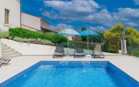 Stuartma: Acqua, Nube, Pianta, Giorno, Proprietà, Piscina, Cielo, Costruzione, Blu, Azzurro