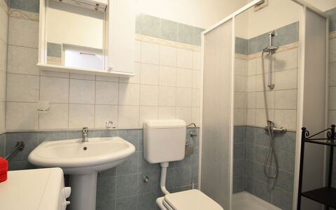 Stancija Negri: Idraulico Fixture, Specchio, Proprietà, Lavello, Bianca, Bagno, Nero, Viola, Rubinetto