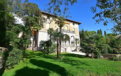 Opatija 134: Pianta, Cielo, Costruzione, Proprietà, Finestra, Albero, Paesaggio Naturale, Casa, Lotto, Erba