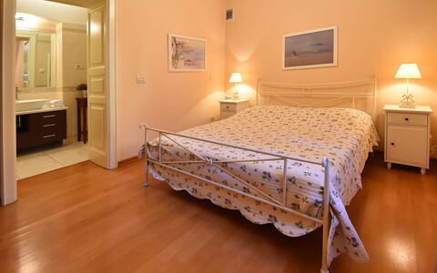 Opatija 134: Mobilia, Proprietà, Specchio, Legna, Comfort, Illuminazione, Interior Design, Pavimentazione, Pavimento