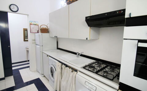 Apt 3: Cabinetry, Lavandino Della Cucina, Rubinetto, Lavello, Controsoffitto, Cucina Stufa, Cucina, Elettrodomestico Da Cucina, Cornice