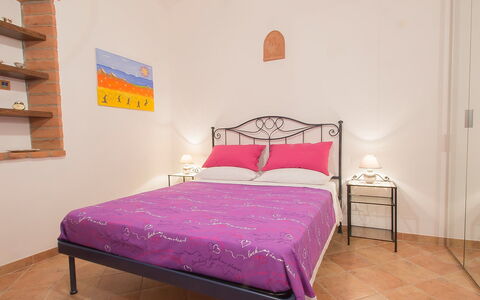 Podere la Quercia: Camera Da Letto, Letto, Mobilia, Camera, Lenzuolo, Proprietà, Telaio Del Letto, Bedding, Rosa, Interior Design