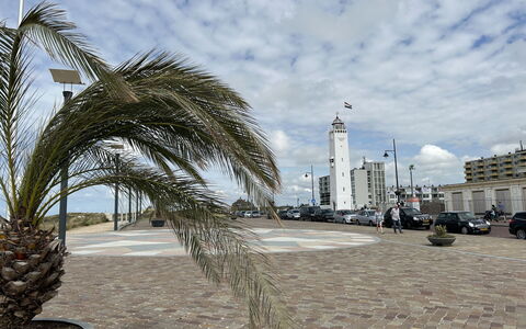 Noordwijk 800: Mobilia, Tavolo, Costruzione, Sedia, Tavola, Nube, Cielo, Tovaglia, Mobili Da Esterno, Shade