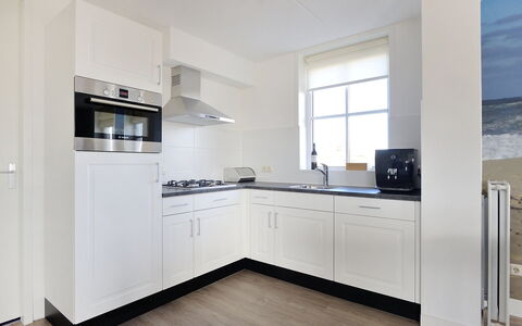 Noordwijk 810: Cabinetry, Controsoffitto, Proprietà, Mobilia, Rubinetto, Lavello, Cucina, Finestra, Legna, Lavandino Della Cucina