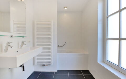 Noordwijk 810: Proprietà, Idraulico Fixture, Finestra, Costruzione, Bagno, Rubinetto, Legna, Illuminazione, Interior Design