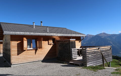 Maiensäss Superior: Cielo, Costruzione, Montagna, Finestra, Legna, Casa, Pendenza, Villetta, Pianta, Geografia Montane