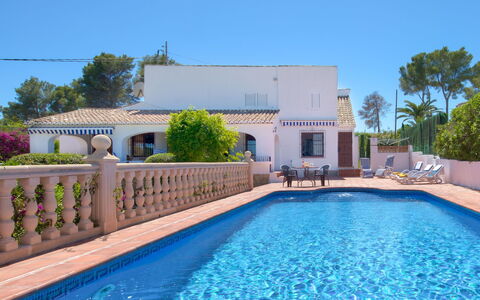 Cala Vista: Acqua, Cielo, Pianta, Costruzione, Proprietà, Piscina, Azzurro, Albero, Corpo D'Acqua, Architettura