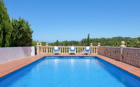 Cala Vista: Acqua, Cielo, Giorno, Proprietà, Piscina, Pianta, Natura, Azzurro, Blu, Costruzione