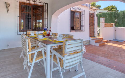 Cala Vista: Costruzione, Tavolo, Sedia, Legna, Finestra, Interior Design, Casa, Mobili Da Esterno, Albero, Pavimento