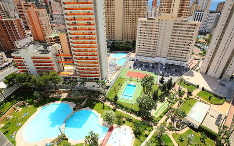 Benidorm 700: Costruzione, Grattacielo, Giorno, Proprietà, Pianta, Luce, Natura, Infrastruttura, Mondo, Torre