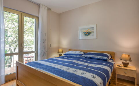 Poreč 117: Mobilia, Proprietà, Finestra, Comfort, Azzurro, Legna, Tessile, Shade, Telaio Del Letto, Letto