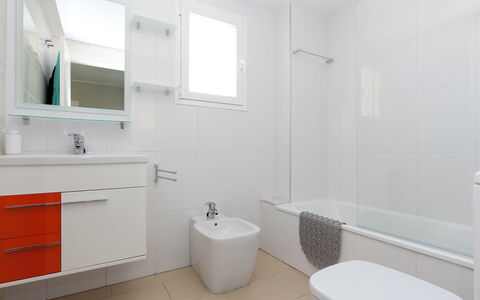 Dénia 766: Bagno, Proprietà, Camera, Interior Design, Pavimento, Piastrella, Immobiliare, Architettura, Costruzione, Vasca Da Bagno
