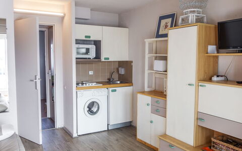 Marinas du Ponant: Cabinetry, Proprietà, Mobilia, Costruzione, Cucina, Legna, Elettrodomestico, Controsoffitto, Cucina Stufa, Casa