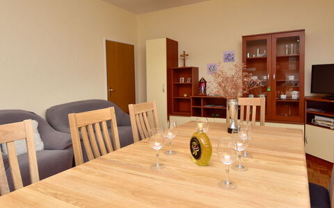 Ante: Tavolo, Mobilia, Tavola, Legna, Illuminazione, Cucina & Sala Da Pranzo Tavolo, Interior Design, Sedia, Costruzione, Cabinetry