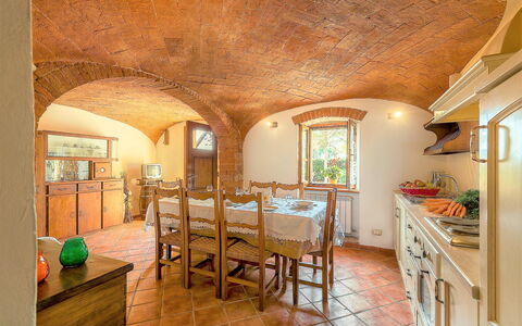Villa La Fragola: Proprietà, Camera, Costruzione, Interior Design, Soffitto, Mobilia, Casa, Immobiliare, Pavimento, Architettura